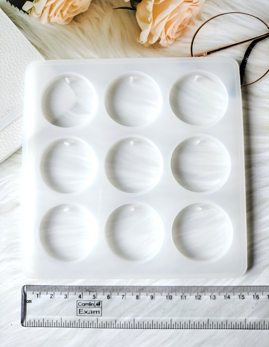 9 Cavity Round Keychain Mould 01