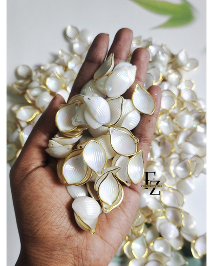 Acrylic Flower White Petal