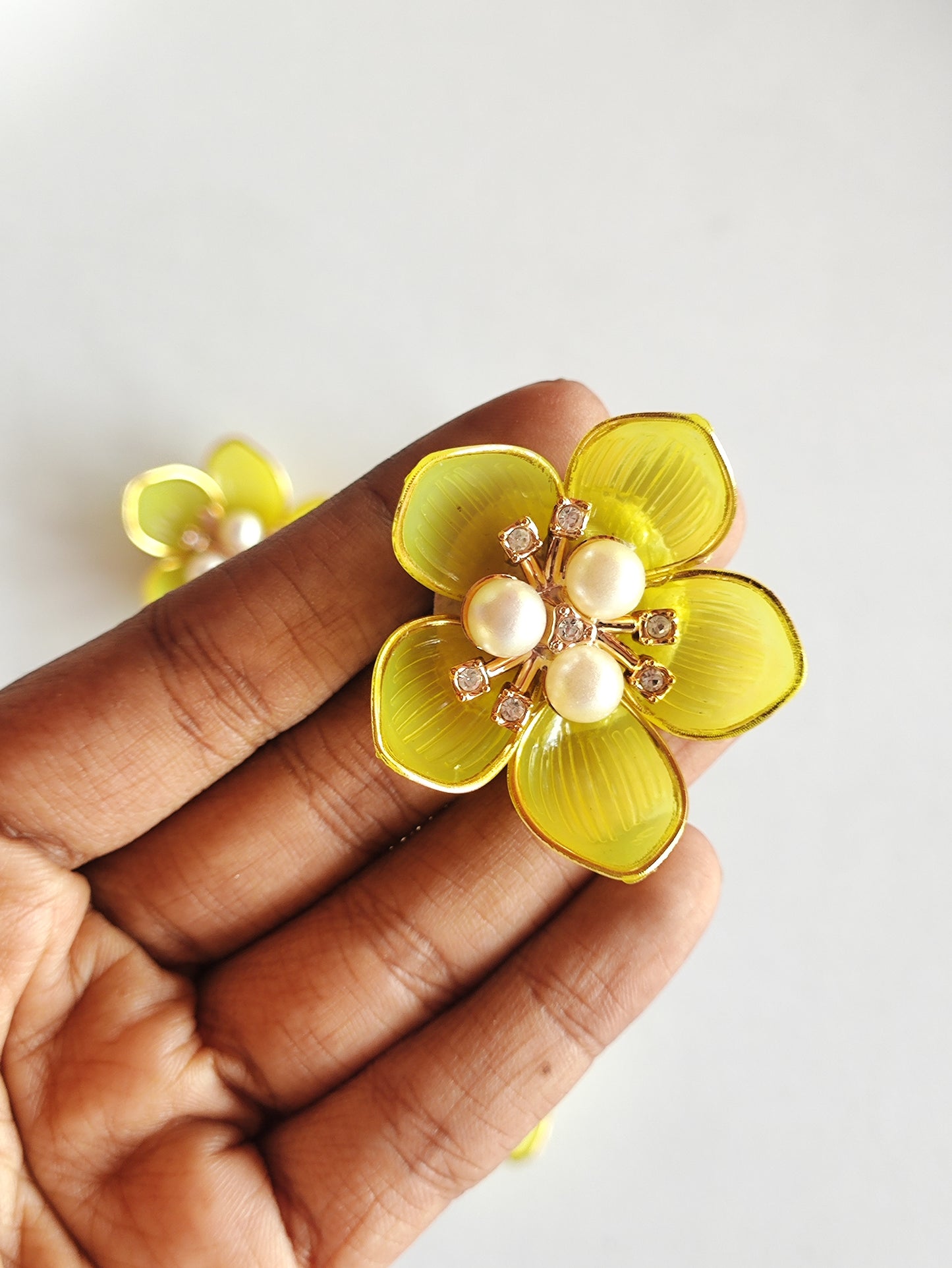 Ready Acrylic Flower Yellow - Pack of 5