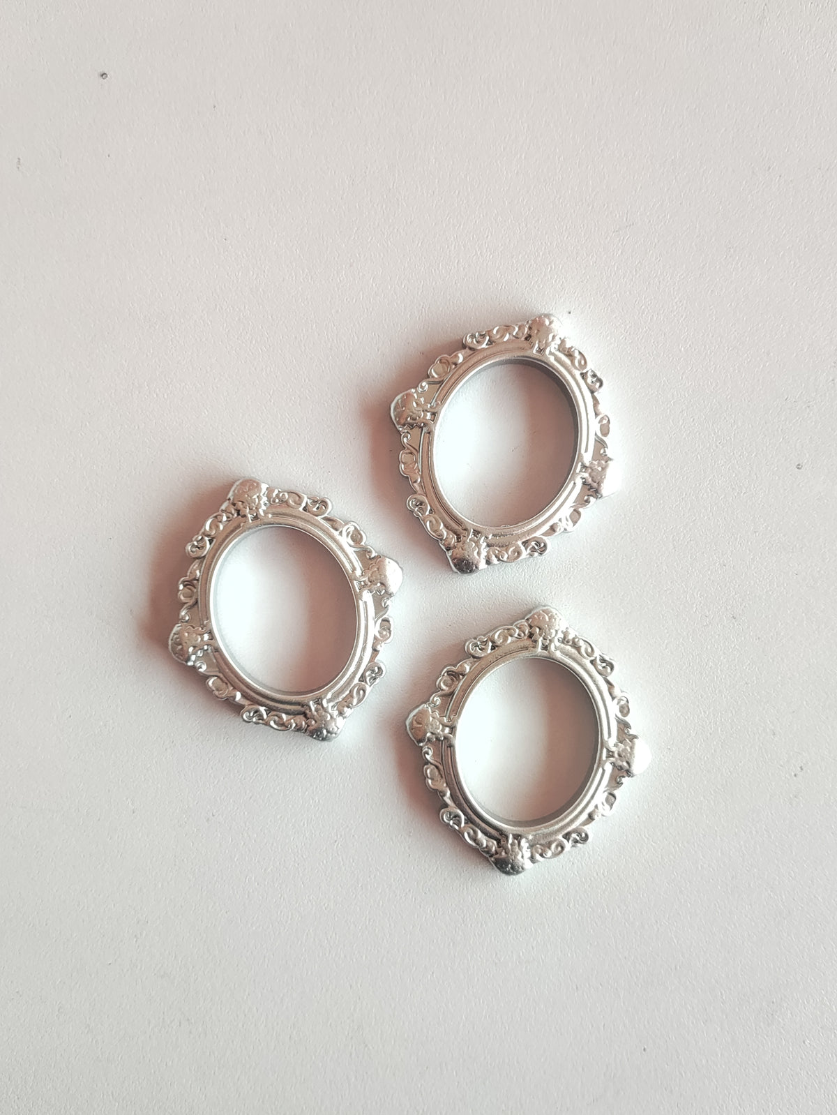 Silver Elongated Oval Frame - 1 Piece