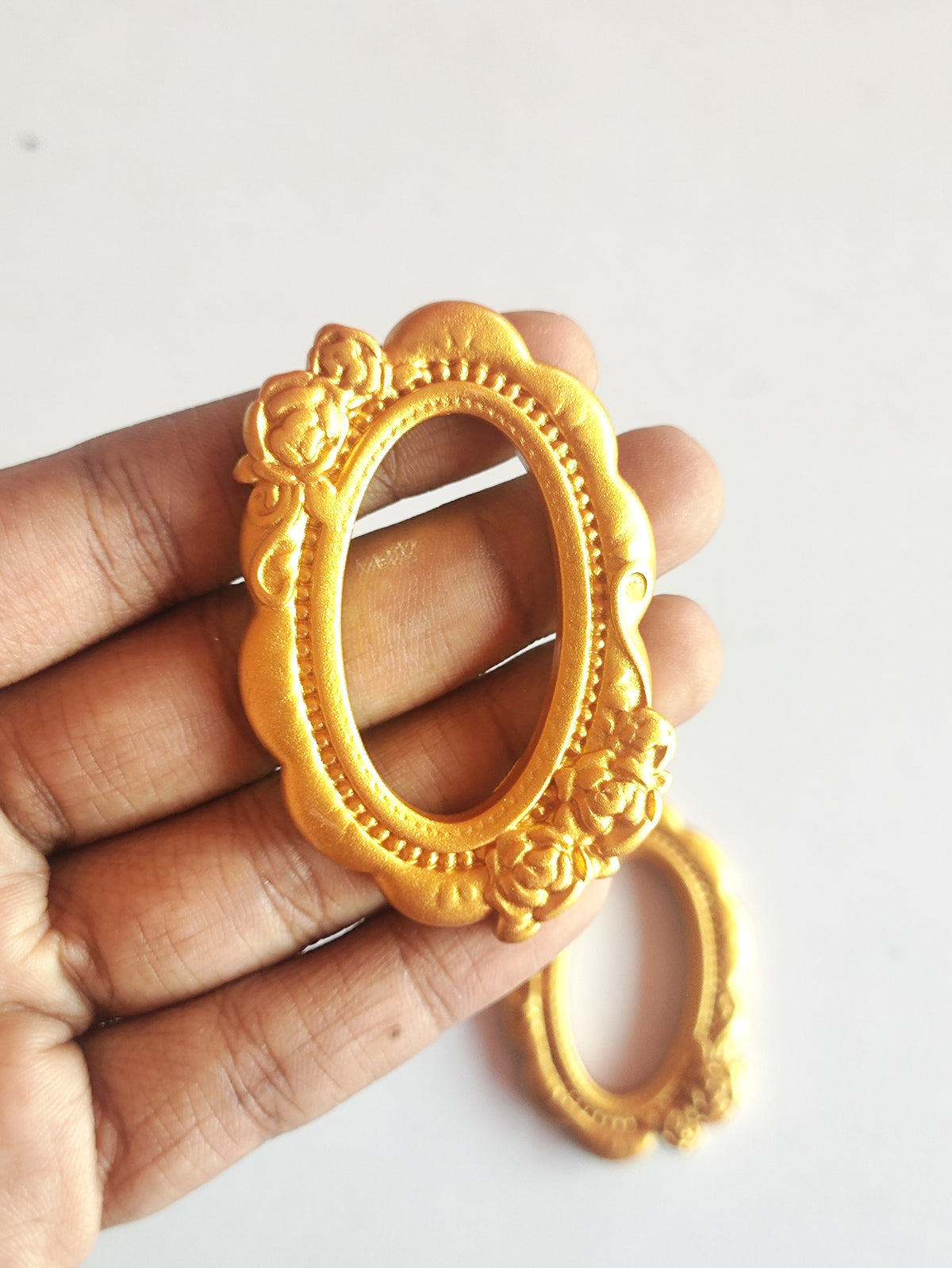 Gold Oval Frame - 1 Piece