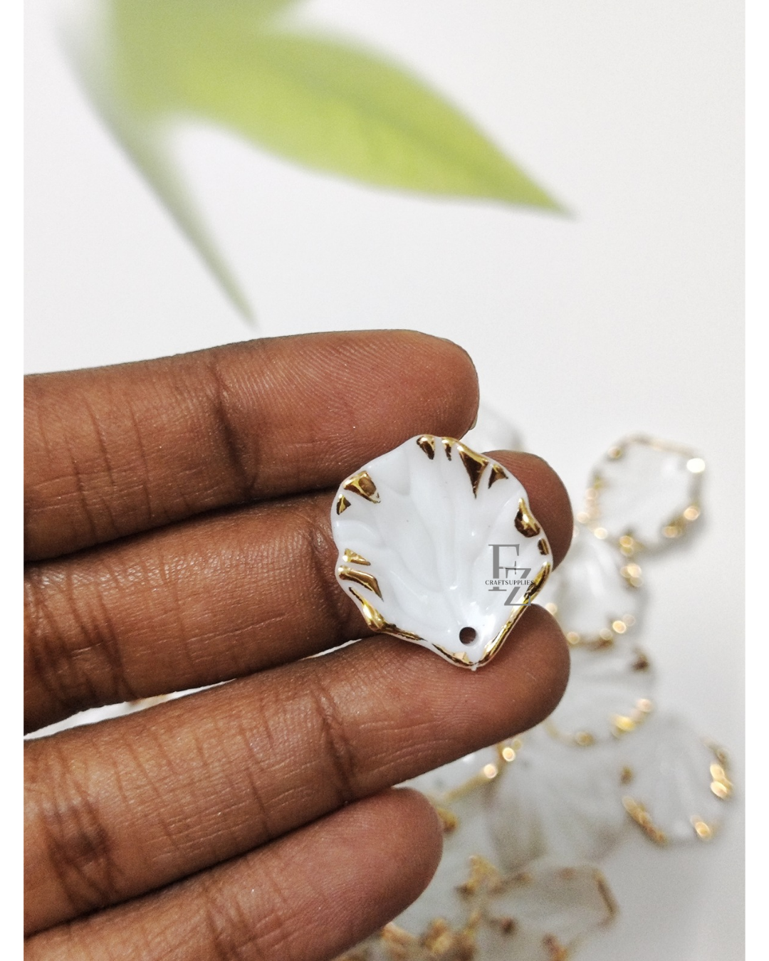 Acrylic Petals White D2