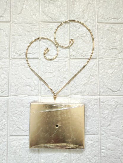 Curvy Heart Metal Stand