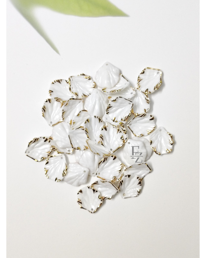 Acrylic Petals White D2