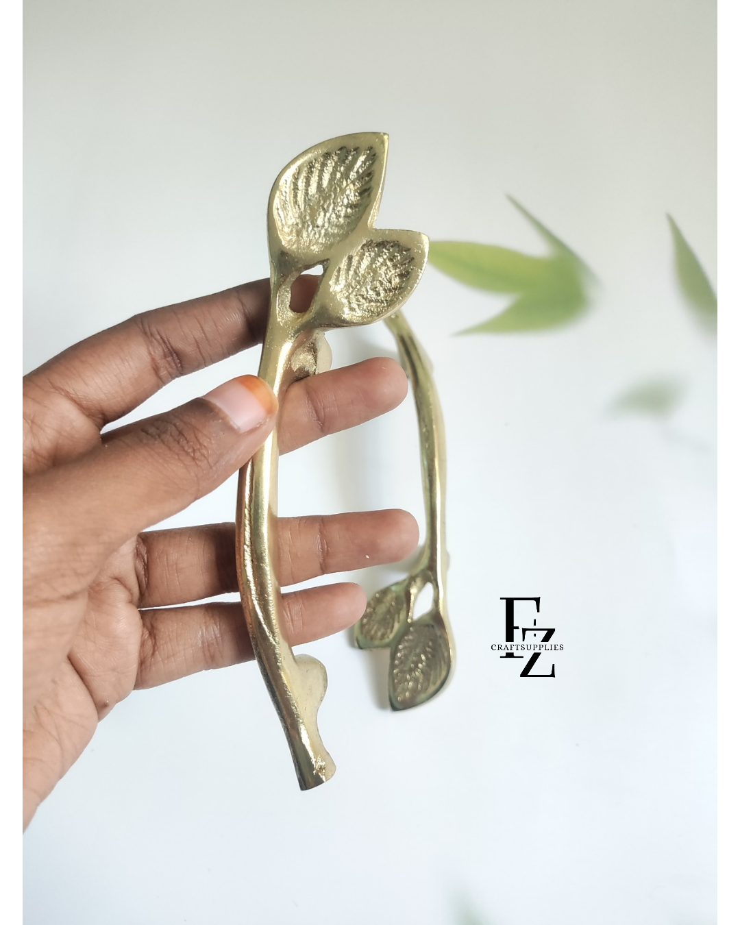 Dual Leaf Tray Handles